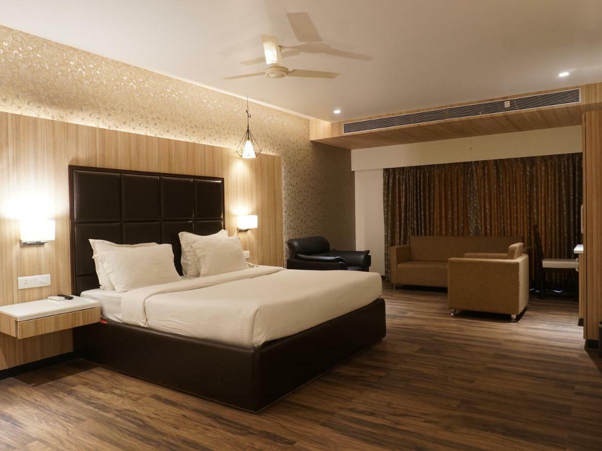 Palette Four Seasons Recreation Resort Jalgaon Exterior foto