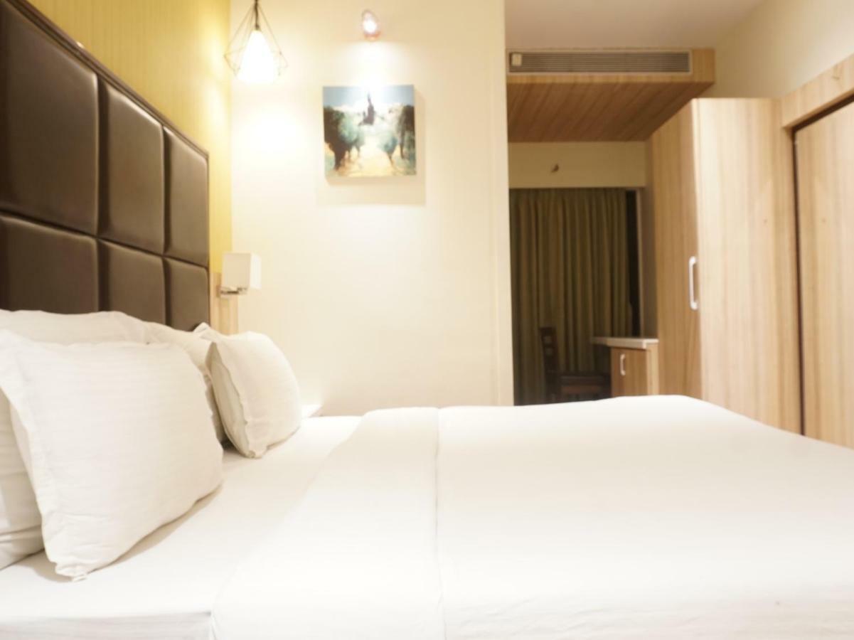 Palette Four Seasons Recreation Resort Jalgaon Exterior foto