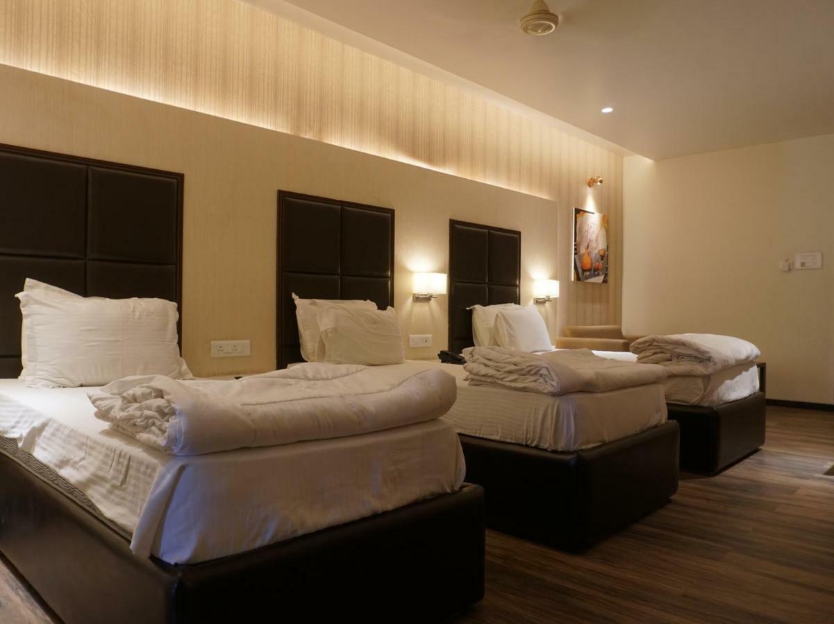 Palette Four Seasons Recreation Resort Jalgaon Exterior foto