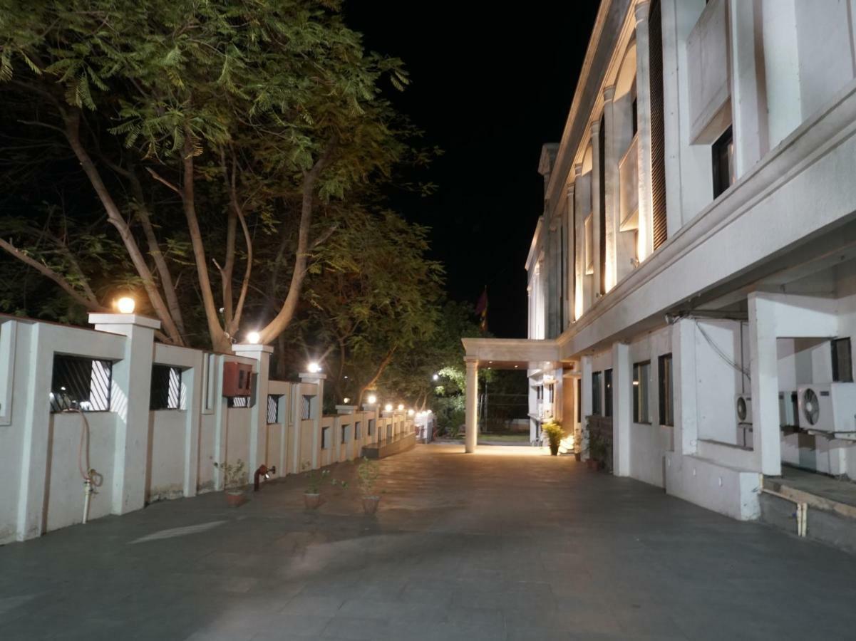 Palette Four Seasons Recreation Resort Jalgaon Exterior foto