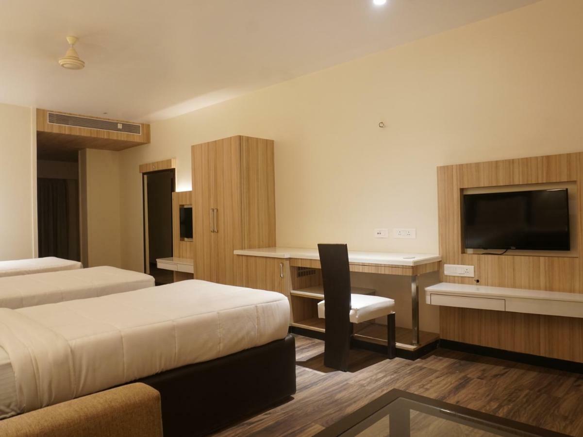 Palette Four Seasons Recreation Resort Jalgaon Exterior foto