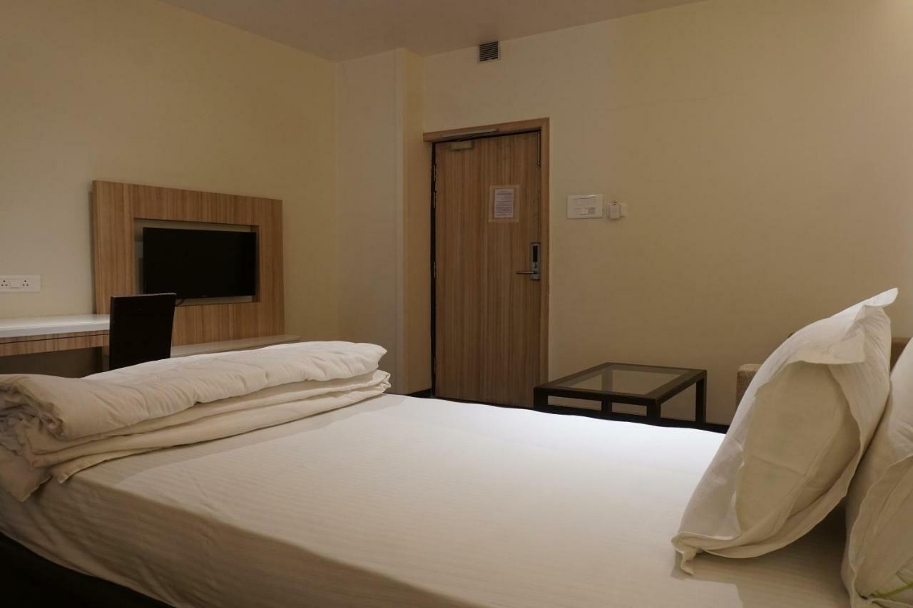 Palette Four Seasons Recreation Resort Jalgaon Exterior foto