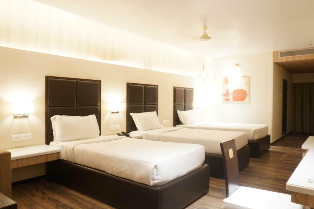 Palette Four Seasons Recreation Resort Jalgaon Exterior foto